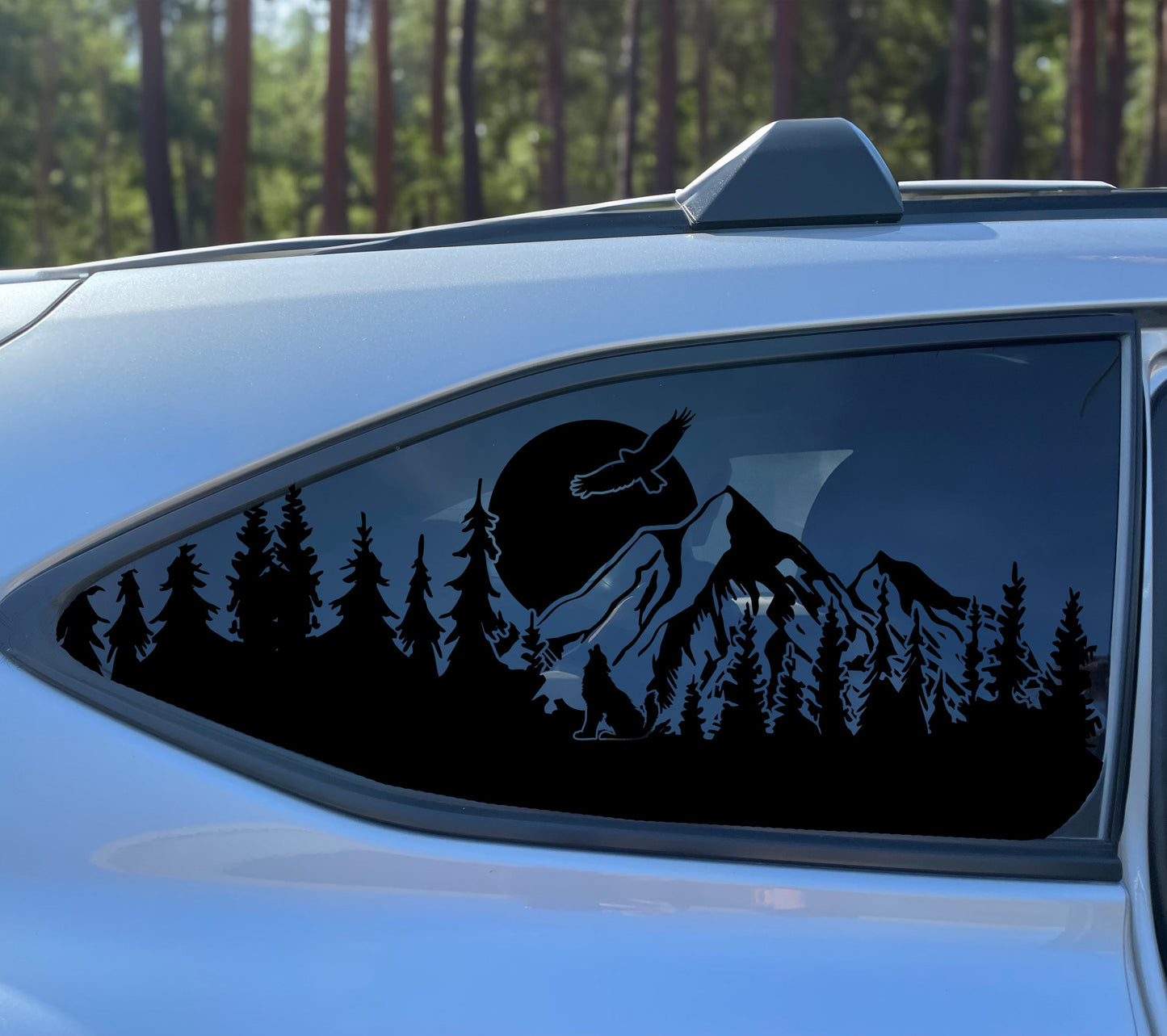 Howling Wolf Quarter Window Decal – Compatible with Toyota Highlander (2008–2026)